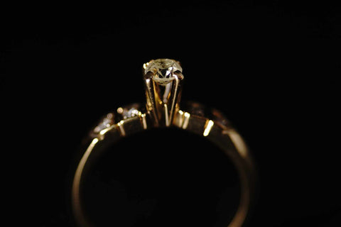 Lilou 14k Yellow Gold Solitaire Ring