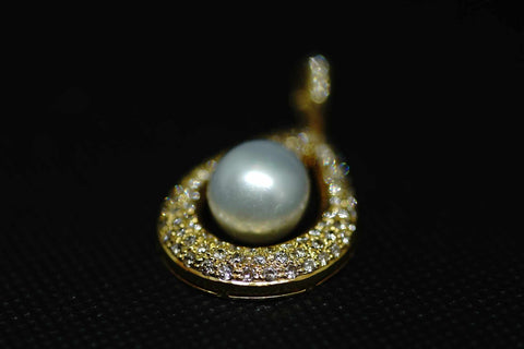 Anatole 18K Yellow Gold White South Sea Pearl Pendant